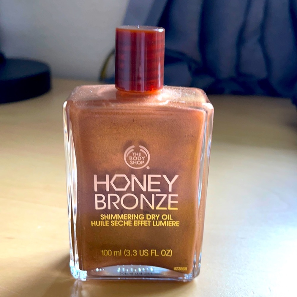 Honey bronzer shimmer dry oil